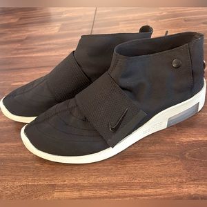 Men’s Size 8.5 Nike X Fear Of God Moccasin Sneakers In Black.